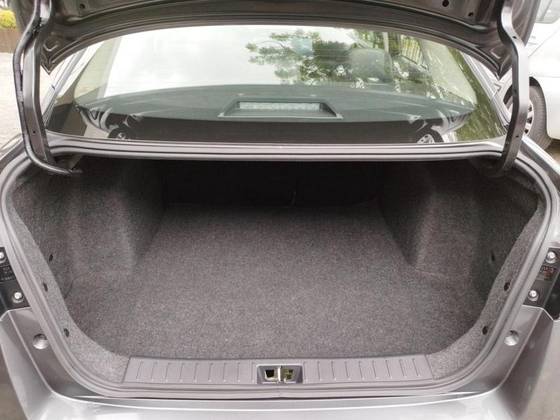 NISSAN VERSA 1.6 16V FLEX EXCLUSIVE XTRONIC NISSAN VERSA 1.6 16V FLEX EXCLUSIVE XTRONIC